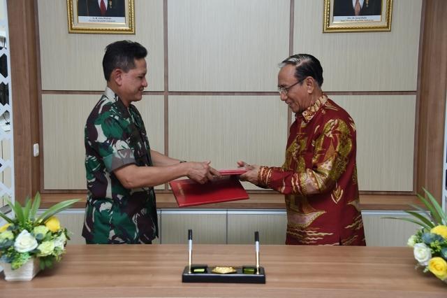 Mabes TNI Terima Hibah Mobil Ambulans
