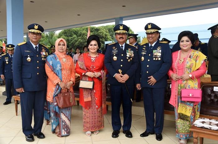 Panglima TNI Hadiri Peringatan ke-72 Hari Bakti TNI AU dan Wisuda Purnawira