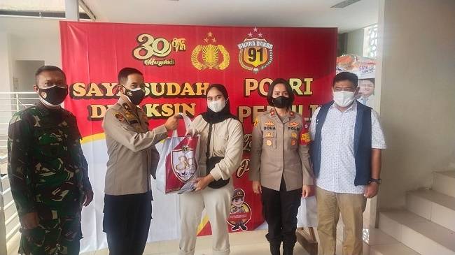 Alumni Akpol 91 Bharadaksa Gelar Peduli Gebrak Vaksinasi dan Pemberian Baksos Presisi
