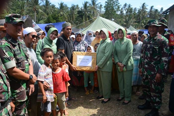 Dharma Pertiwi Kodam IX/Udayana Bantu Korban Gempa Lombok
