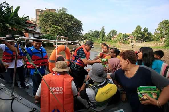 Peringati Hari Sumpah Pemuda, Wakil Walikota Medan dan Rombongan Arungi Sungai Deli