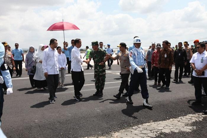 Panglima TNI Sambut Presiden RI Jokowi di Bandara Lombok