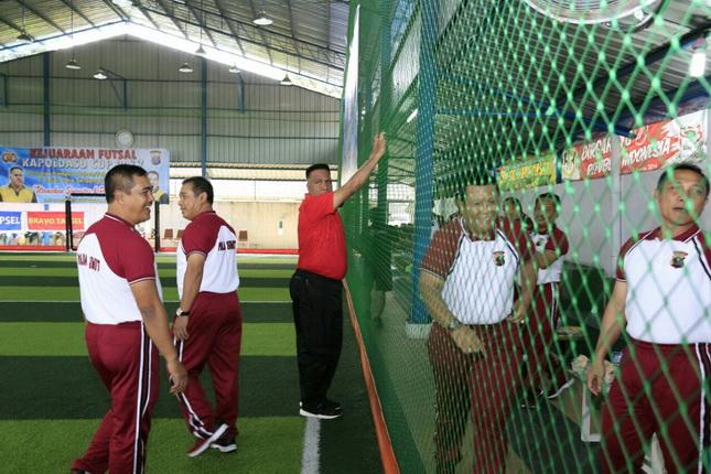 Pertandingan Futsal Eksibisi Polda Sumut dengan Pemred Media se-Sumut