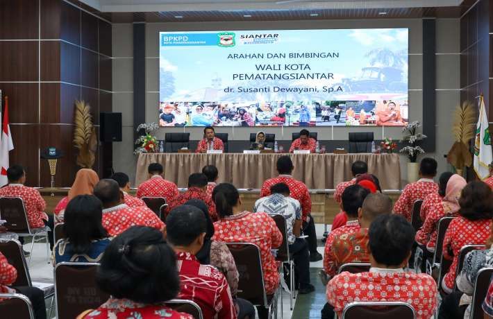 Walikota Pematangsiantar Serahkan DHKP dan SPPT PBB-P2 Tahun 2025