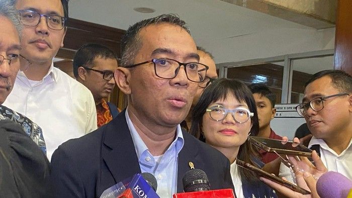Mendikti Tegaskan KIP Tak Akan Berkurang dan UKT Tak Dinaikkan