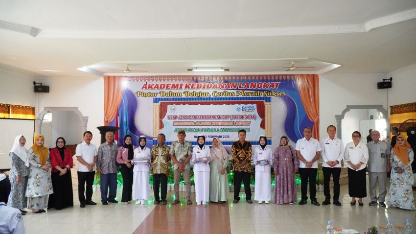 Hadiri Capping Day Akbid Langkat, Pj Bupati Faisal Hasrimy: Layani Masyarakat dengan Senyuman