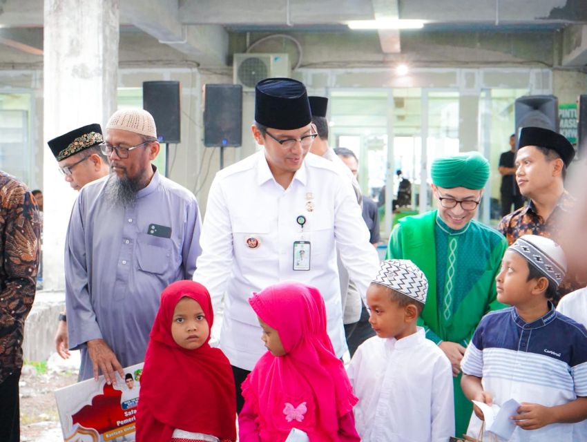 Safari Ramadan, Walikota Medan Buka Puasa Bersama Masyarakat dan Imam Salat Magrib di Masjid Muwahiddin Medan Selayang