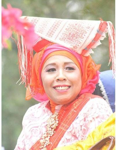 Dari Pesisir Sunyi ke Panggung Negeri: Kisah Patimah MPd Bawa Wanita Pantai Labu Berdaya