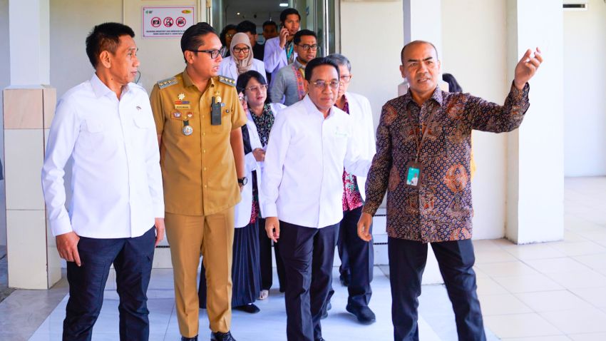 Wamenkes dan Wamendagri Kunjungi Layanan Tuberkulosis di RS Adam Malik