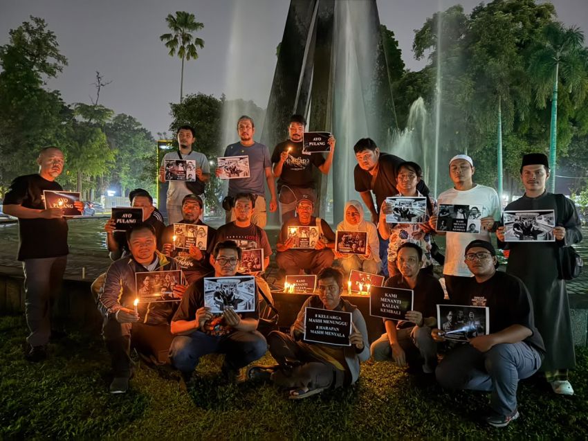 PFI - Jurnalis Medan Doa Bersama untuk Lima Pewarta Foto yang hilang Kontak