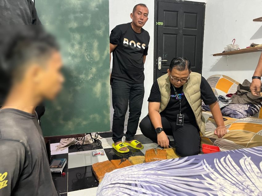Polisi Gerebek Gudang Penyimpanan Narkoba Kandang Ayam