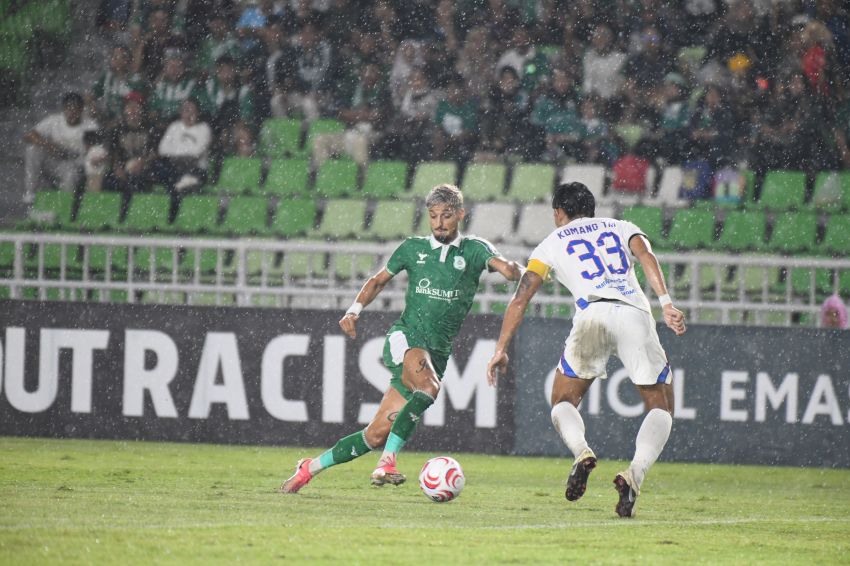 Diwarnai Dua Kartu Merah, PSMS Tumbangkan PSIS 2-1 di Stadion Utama Sumut